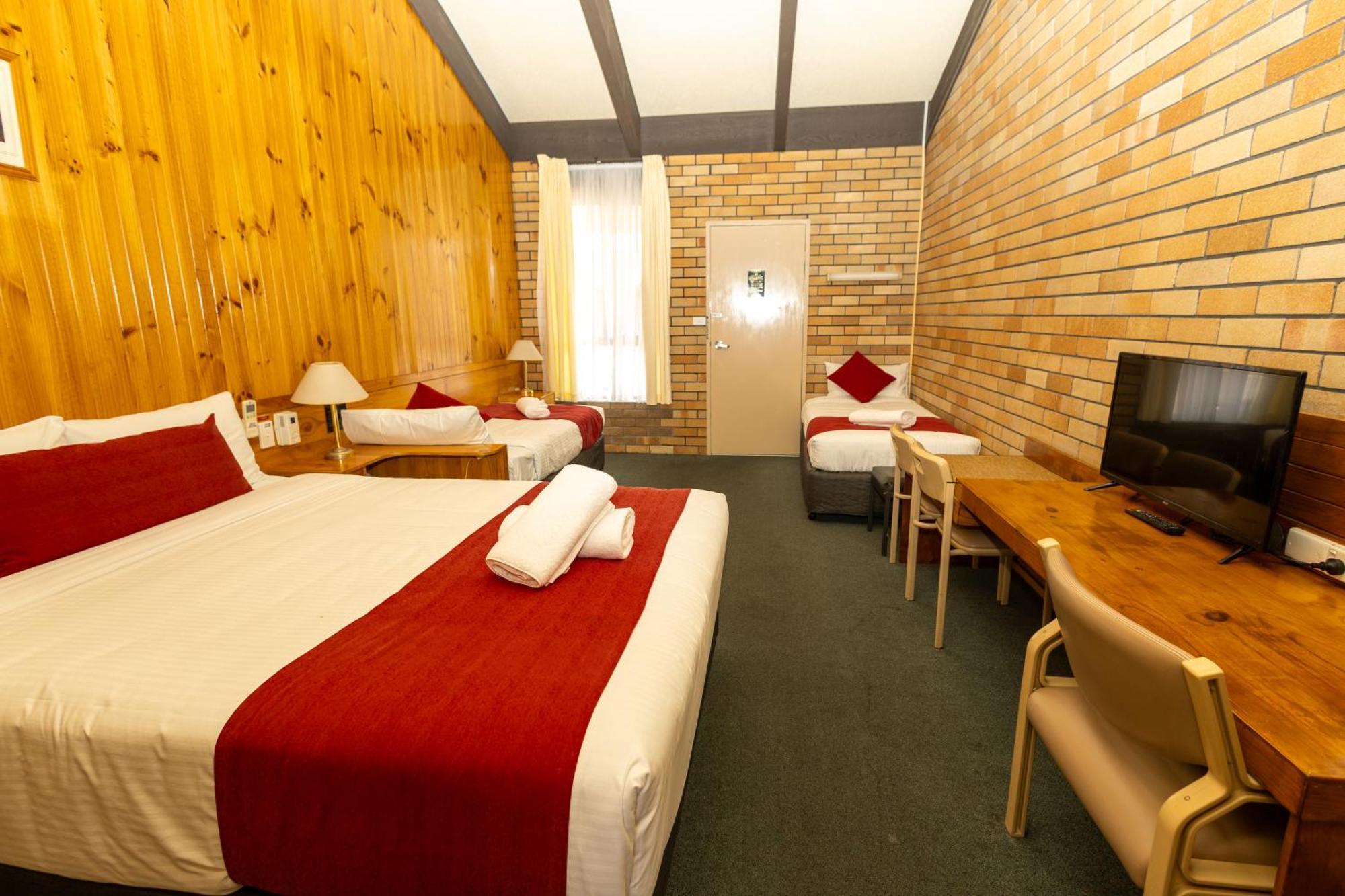 All Travellers Motor Inn Кунабарабран Екстер'єр фото