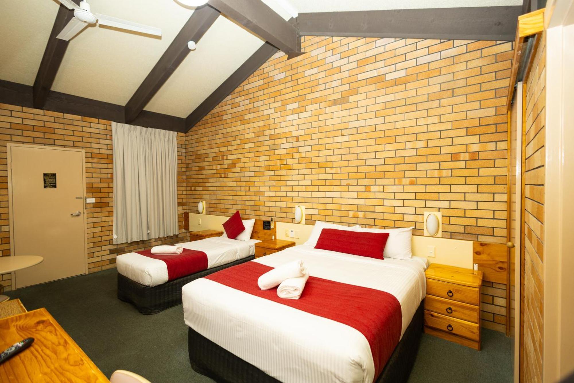 All Travellers Motor Inn Кунабарабран Екстер'єр фото