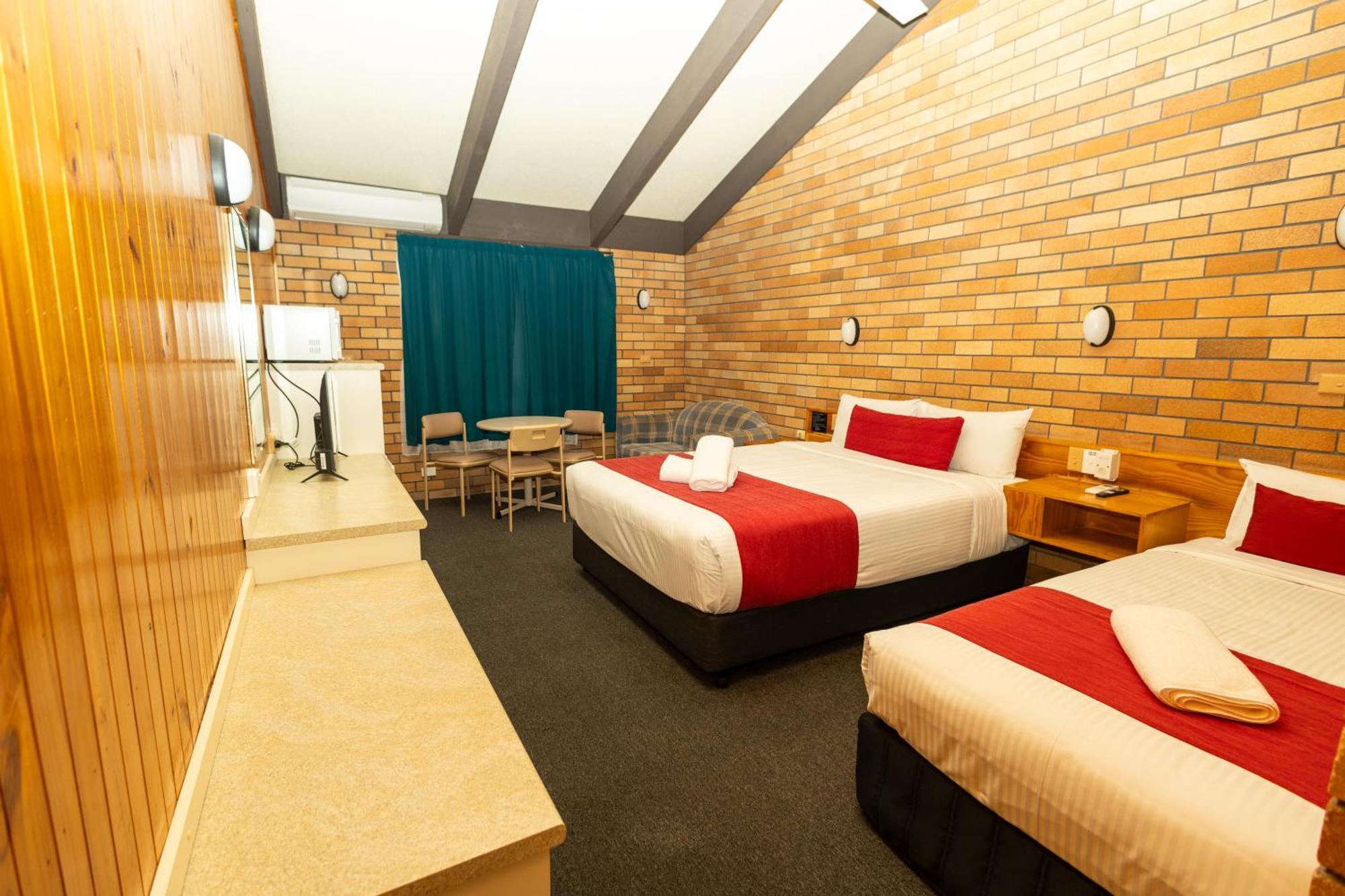 All Travellers Motor Inn Кунабарабран Екстер'єр фото