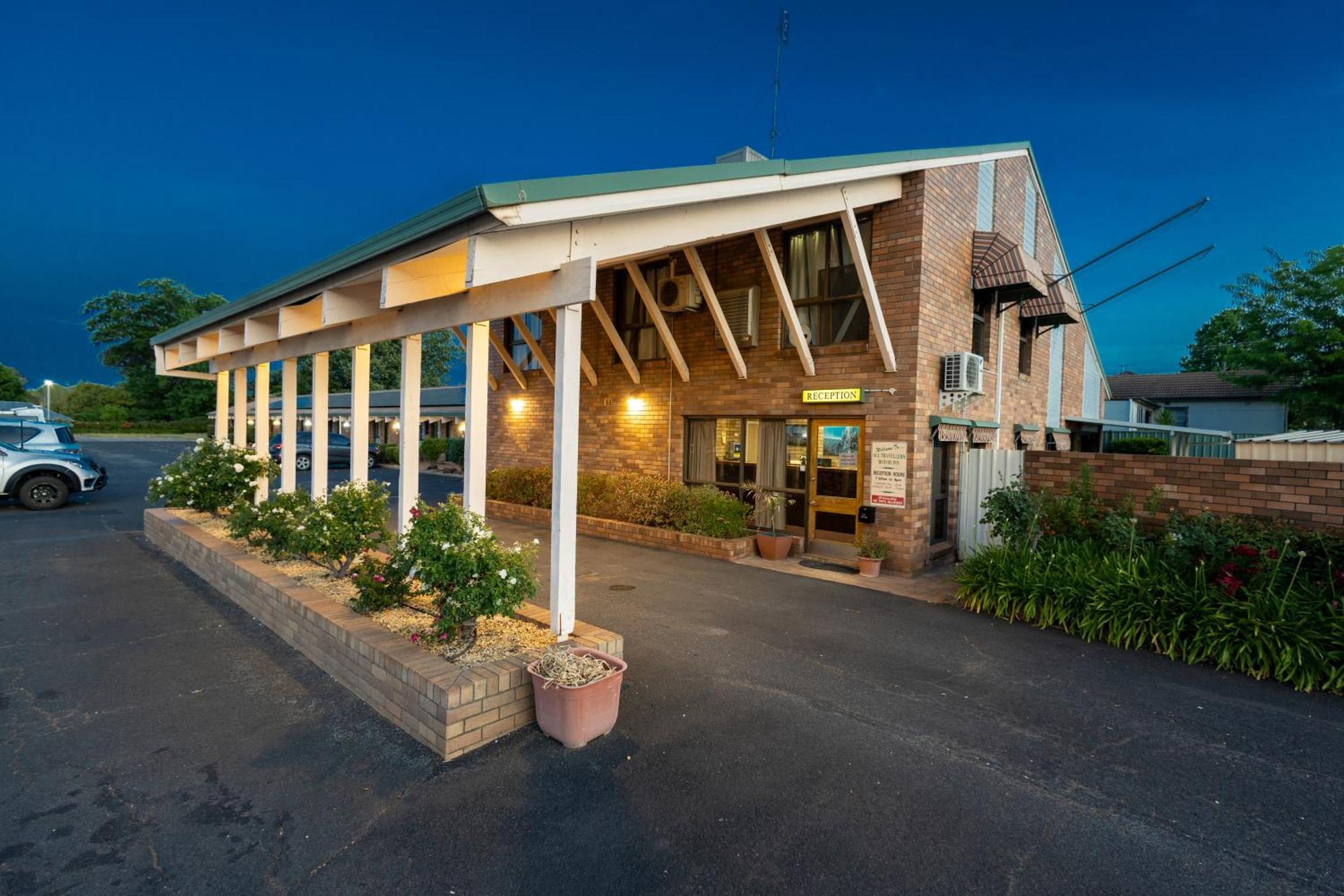 All Travellers Motor Inn Кунабарабран Екстер'єр фото